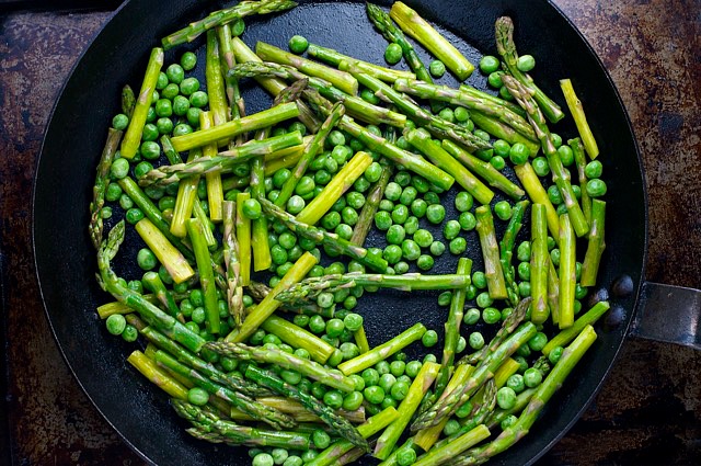 Preparing the asparagus for these Pesto Quinoa Veggie Bowls