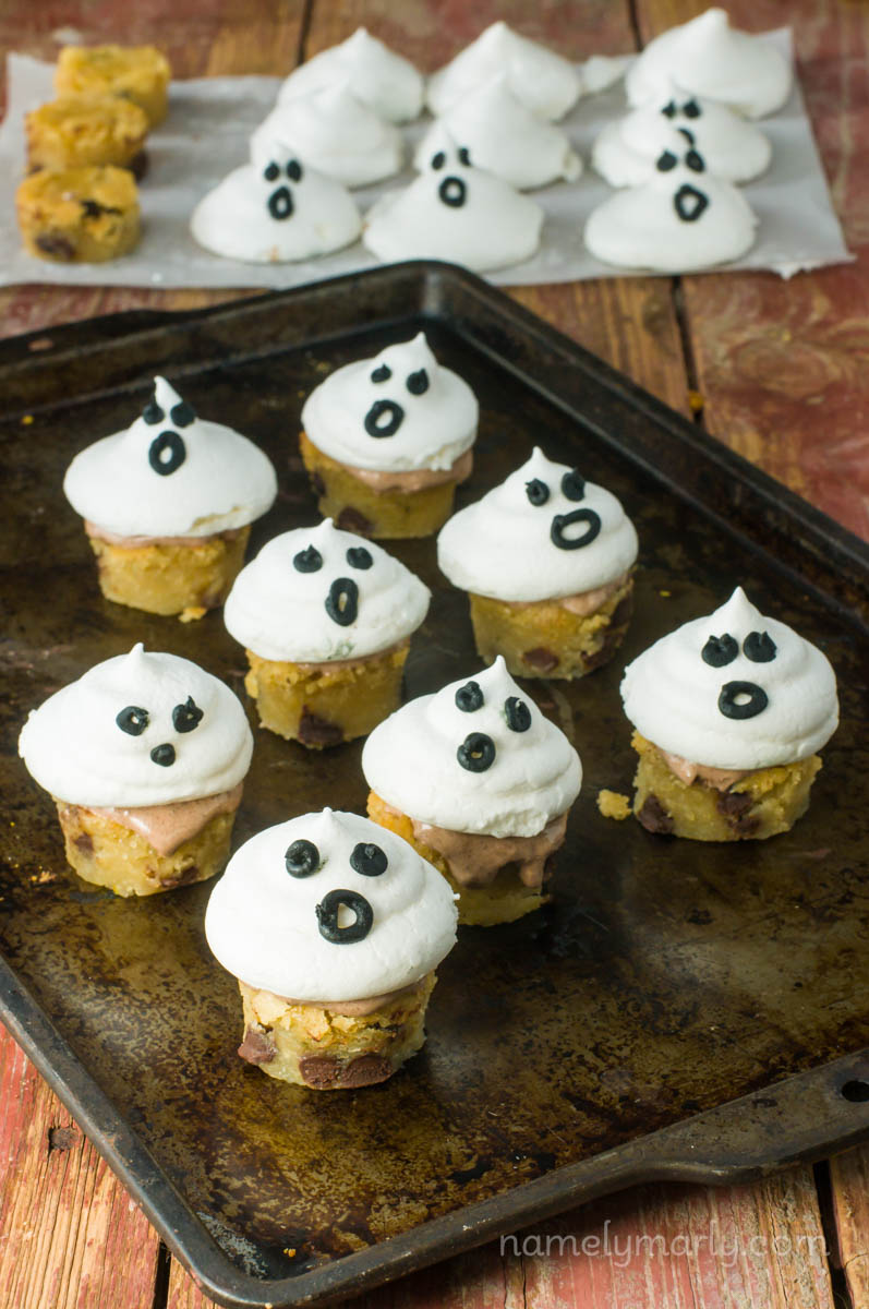Vegan Meringue Ghosts Blondie Bites just in time for Halloween!